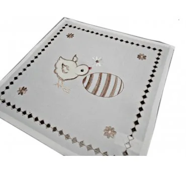 Brązowa Serwetka Wielkanocna z Kurczaczkiem 30x30 cm – Świąteczna