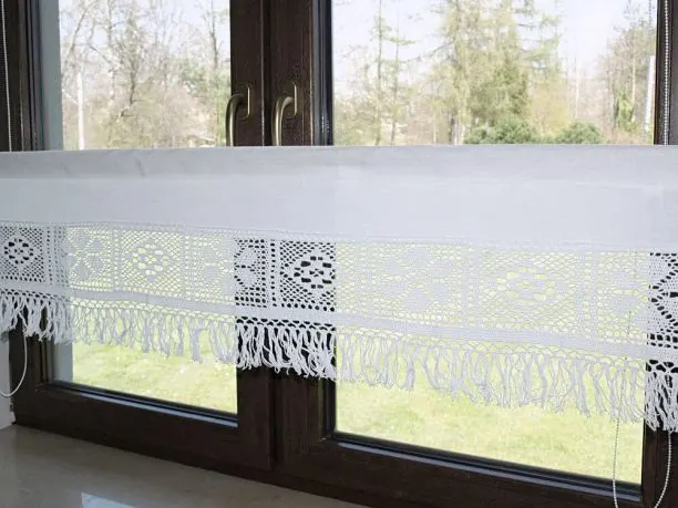 Biała Zazdrostka 30x70 cm z Koronką i Frędzlami – Firanka Idylla