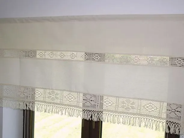 Beżowa Zazdrostka 70x200 cm z Koronką i Frędzlami – Firanka Arkadia