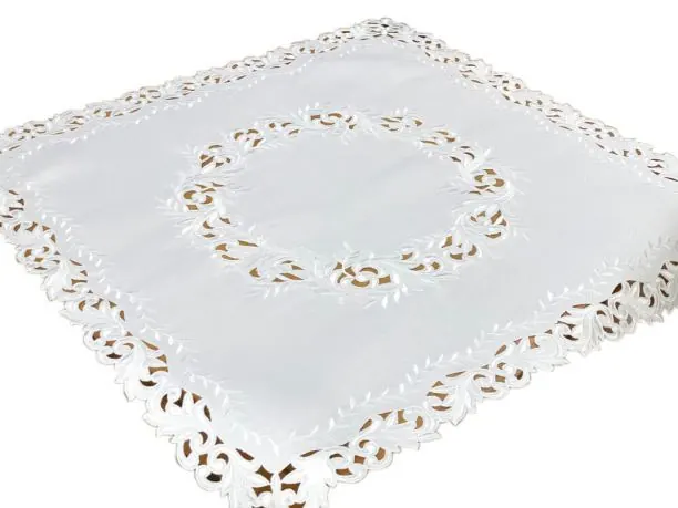 Haftowany Bieżnik - 85x85 cm - biały- int 471