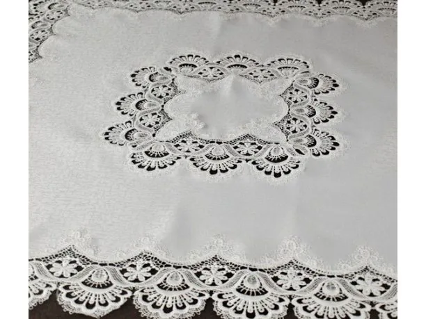 Biały bieżnik 85x85 cm z gipiurą Kwadratowa serweta ażurowa