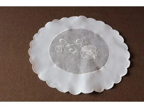 Biała Serwetka Haftowana 40 cm z Woalem Dekoracja Stołu i do Koszyczka
