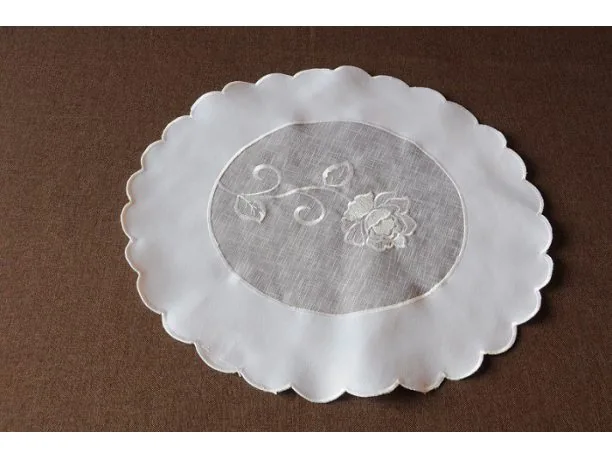 Biała Serwetka Haftowana 40 cm z Woalem Dekoracja Stołu i do Koszyczka