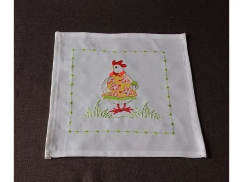 Serwetka Wielkanocna z Kurką 25x25 cm – Mała Serwetka Świąteczna