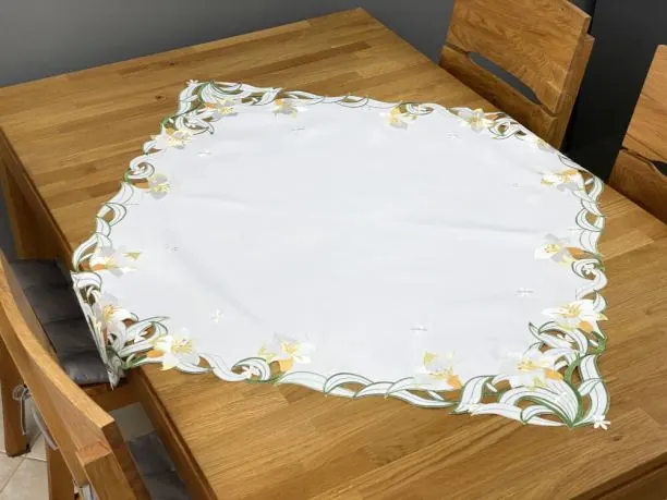 Bieżnik haftowany 85x85 żonkile 0407