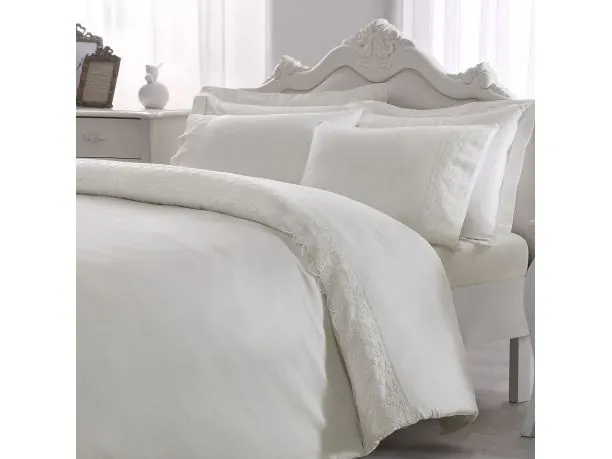 Ekskluzywna pościel satynowa z koronką 200x220 Minerva White Tivolyo Gipiure