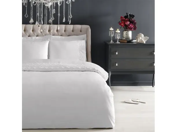 Ekskluzywna pościel satynowa z koronką 200x220 Regina White Tivolyo Gipure