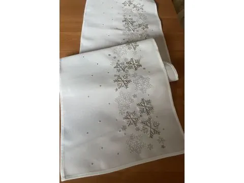 Bieżnik świąteczny 40x175 cm | Srebrne śnieżynki Boże Narodzenie