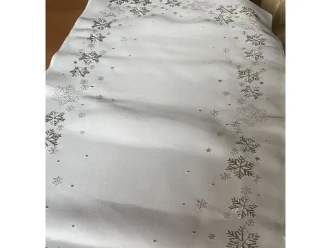 Bieżnik świąteczny 60x120 cm | Srebrne śnieżynki Boże Narodzenie
