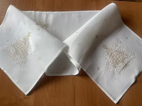 Biały Bieżnik Świąteczny ze Złotą Choinką 40x175 cm – Boże Narodzenie