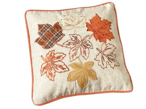 Beżowa poszewka dekoracyjna 40x40 cm Jesienne Liście – z lamówką
