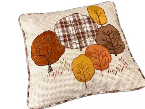 Beżowa poszewka dekoracyjna 40x40 Jesienne Drzewa – Welurowa aplikacja