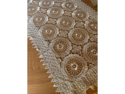 Bieżnik gipiurowy 60x120 – beżowa aplikacja, elegancka dekoracja stołu