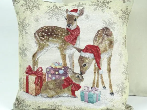 Poszewka świąteczna gobelinowa sarenki, zajączek, prezenty nr 233 SlodkieSny 45x45 cm gobelin