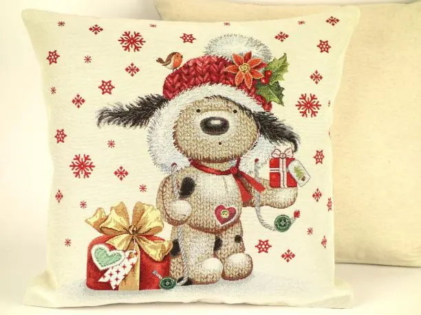 Poszewka świąteczna gobelinowa misio z prezentami nr sw 268 SlodkieSny 45x45 cm gobelin