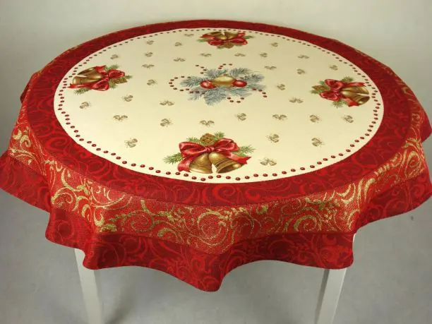 Obrus gobelinowy świąteczny śr. 140 cm dzwoneczki, bańki nr sw 219 SlodkieSny okrągły