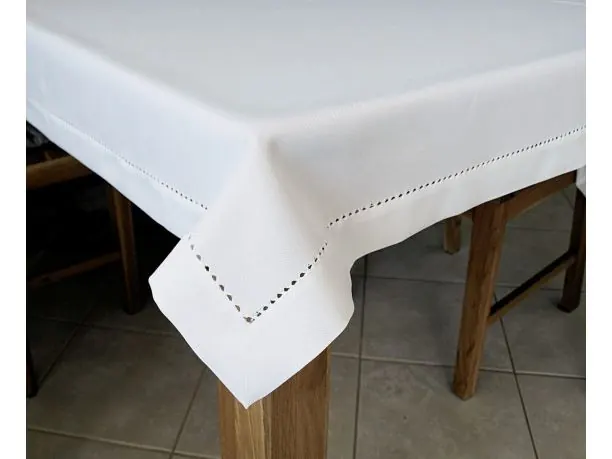 Obrus z mereżką 150x300 biały jednobarwny