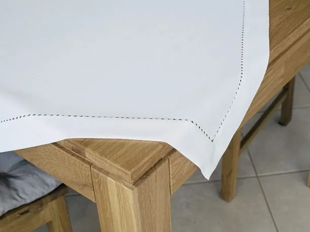 Bieżnik z mereżką 120x120 biały jednobarwny