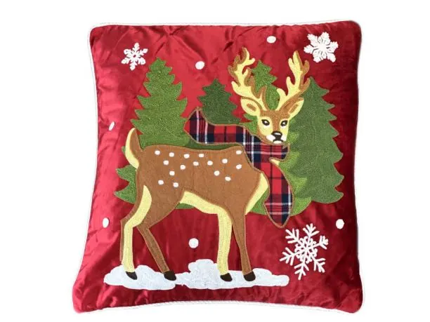 Poszewka dekoracyjna świąteczna jeleń na czerwonym tle 45x45 cm welwetowa Boże Narodzenie 53127 -1 szt