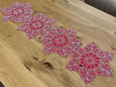 Bieżnik na stół świąteczny 28x100 cm czerwony srebrny haft – dekoracja Boże Narodzenie
