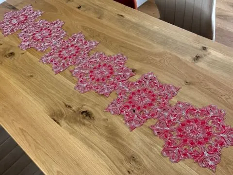 Bieżnik świąteczny 28x160 cm czerwony ze srebrnym haftem – Boże Narodzenie