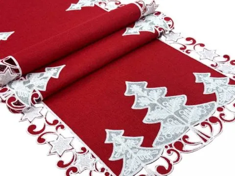 Bieżnik świąteczny srebrne choinki na czerwonym tle 40x174 cm int 1343 Boże Narodzenie 1 szt czerwony Bieżnik świąteczny srebrne choinki na czerwonym tle 40x174 cm int 1343 Boże Narodzenie 1 szt czerwony