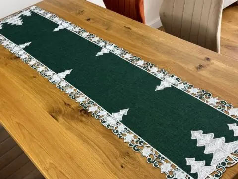 Bieżnik świąteczny 40x174 cm zielony ze srebrnymi choinkami – Boże Narodzenie