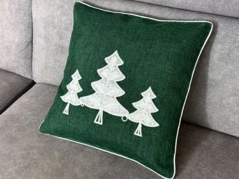 Zielona poszewka świąteczna ze srebrnymi choinkami 40x40 cm – dekoracja Boże Narodzenie