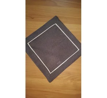 Serwetka 25x25 brązowa z jasnobeżową lamówką – 003/007