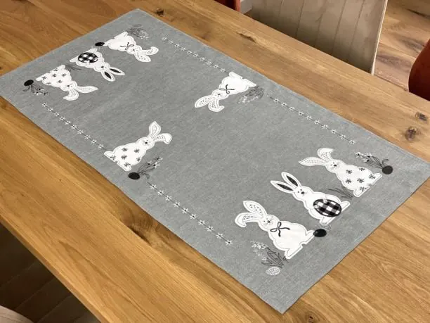 Bieżnik świąteczny 50x100 trzy zajączki na popielatym tle int 0374 wielkanocny