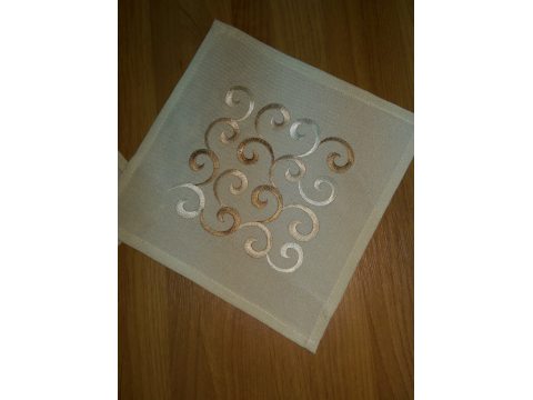 Serwetka haftowana 25x25 int 222 jasny beż