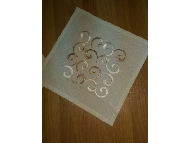 Serwetka haftowana 25x25 int 222 jasny beż