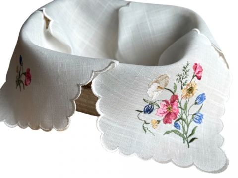 Serwetka haftowana do koszyczka na pieczywo 44x44 cm kolorowe kwiatki wz 095 1 szt wielkanocna