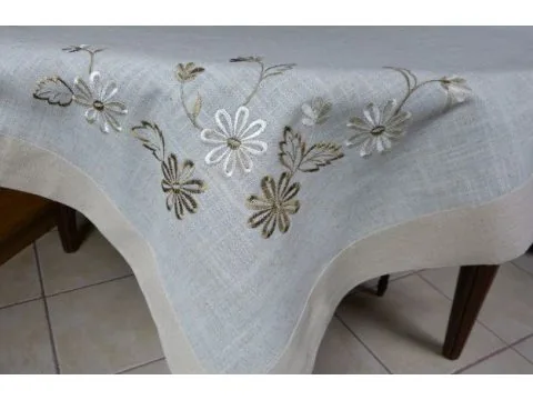 Obrus z haftem 140x220 cm 214