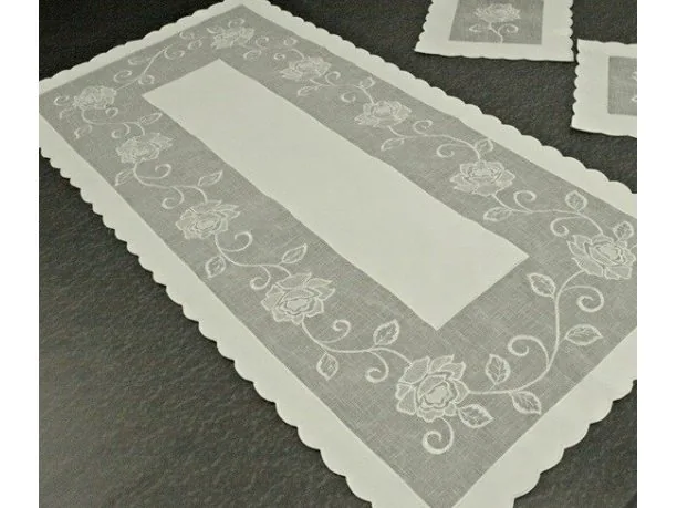 Bieżnik nakładka - z rożą kremowy - 50x100 cm - wz. 822