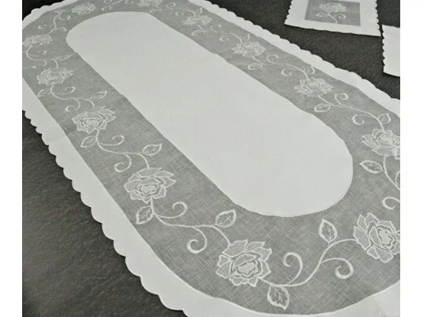 Bieżnik nakładka - owal z rożą biały - 60x120 cm - wz. 822