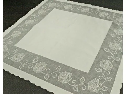 Bieżnik Ecru 85x85 cm Haftowany z Woalem – Nakładka z Motywem Róży