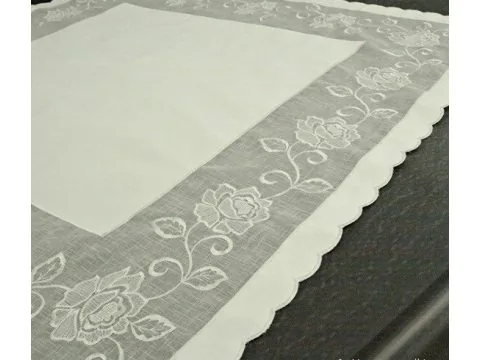 Bieżnik Ecru 85x85 cm Haftowany z Woalem – Nakładka z Motywem Róży