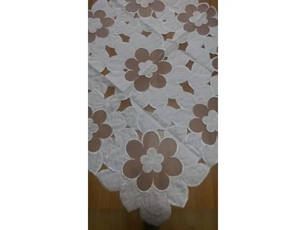 Bieżnik Haftowany 85x85 Biały Kwiaty Kwadratowa Nakładka z Woalem