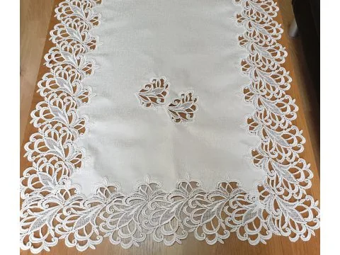 Bieżnik Haftowany 60x120 – Jasnokremowy z Gipiurą Elegancki na Stół i Ławę