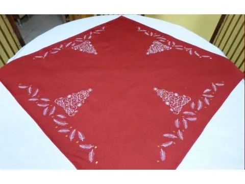 Bieżnik świąteczny - czerwony z choinką - 85x85 cm - INT 197