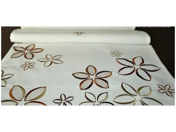 Serwetka haftowana Kwiatuszki 25x25 cm int 051 brązowy