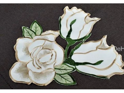 Serwetka haftowana śr. 30 cm Róża c-2