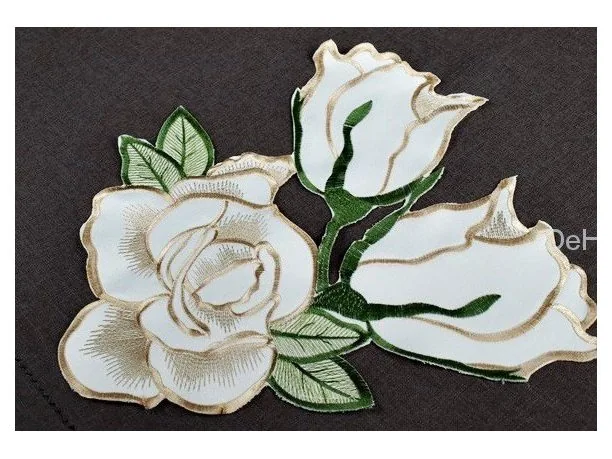 Serwetka haftowana śr. 30 cm Róża c-2