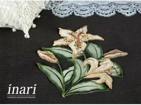 Serwetka haftowana śr. 30 cm Lilia d3