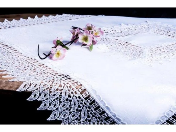 Obrus z gipiurą 140x200 biały 144