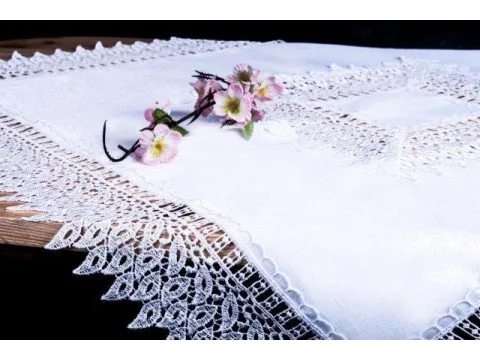 Obrus z gipiurą 140x260 biały 144