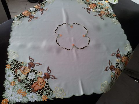 Bieznik Wielkanocny  85x85  Zajączki 965 ciemny krem Bieznik Wielkanocny  85x85  Zajączki 965 ciemny krem