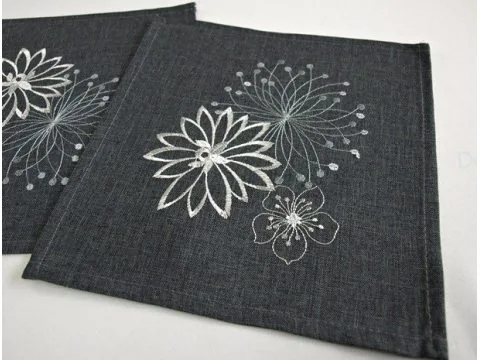 Serwetka grafitowa 25x25 z haftem kwiatowym Nowoczesna serwetka na stół