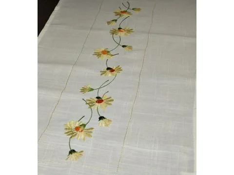 Bieżnik haftowany - biały ze stokrotkami - 50x100 cm - INT 317